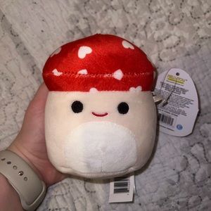 BNWT 4.5” Heart Topped Malcolm Mushroom Squishmallow